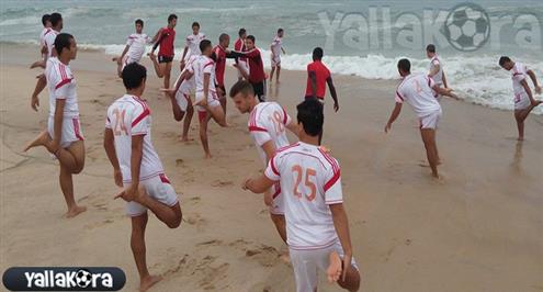 صور.. منتخب الشباب يتدرب على شاطئ المحيط الأطلنطي بالكونغو